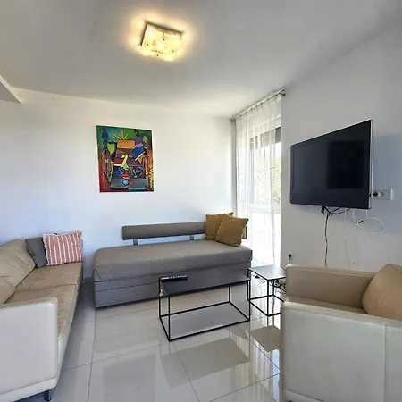 Crystal Sea View 4-6 Pax Apartment *
