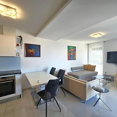 Crystal Sea View 4-6 Pax Njivice