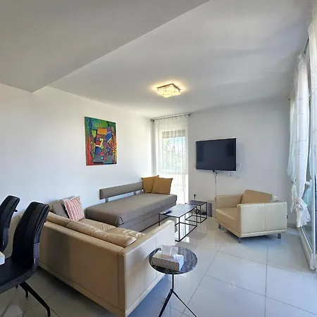 Crystal Sea View 4-6 Pax * 니바이스