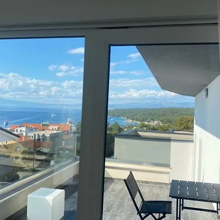 Crystal Sea View 4-6 Pax Apartment *