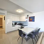 Crystal Sea View 4-6 Pax